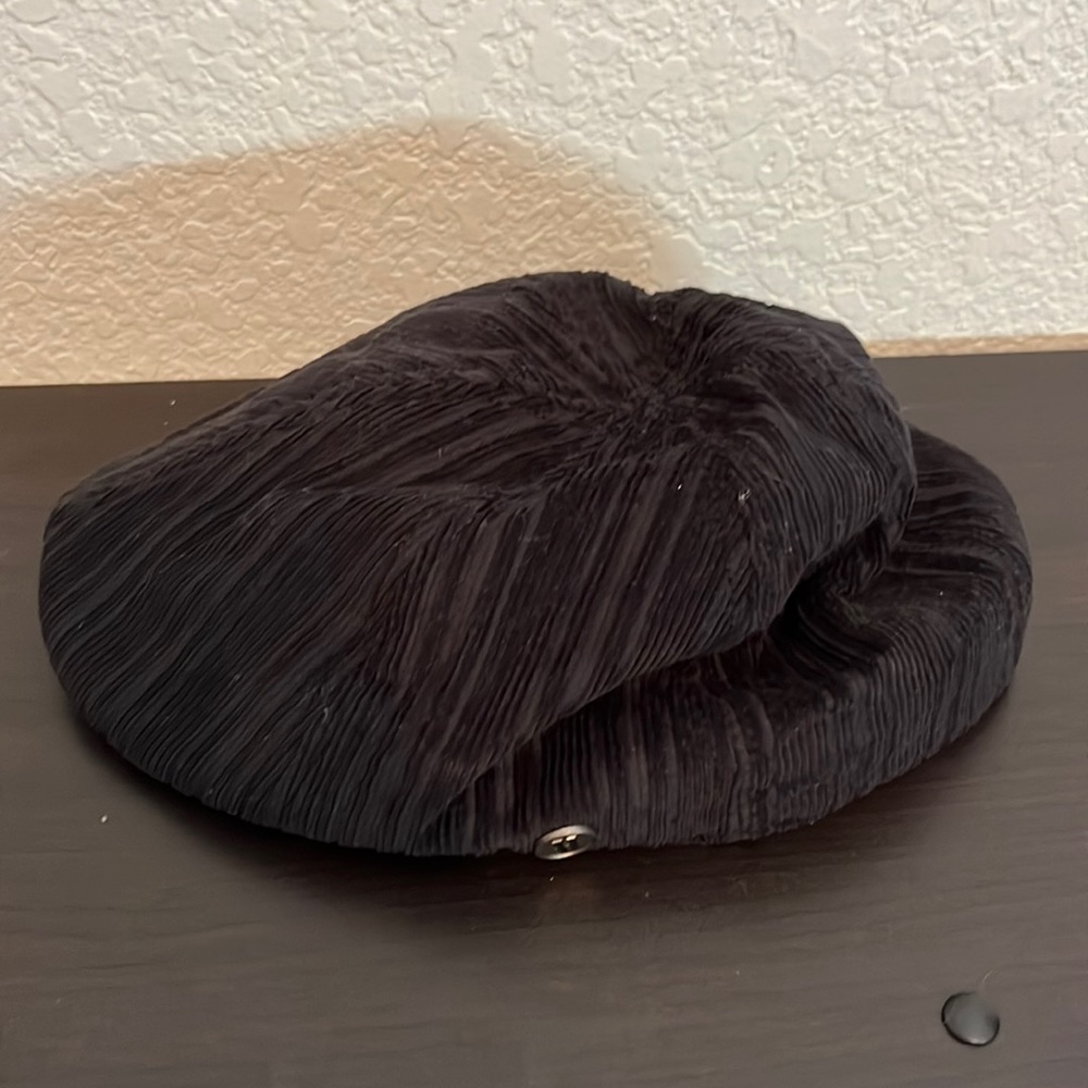 Hats in the Belfry 100% Cotton newsboy style hat in black corduroy Small